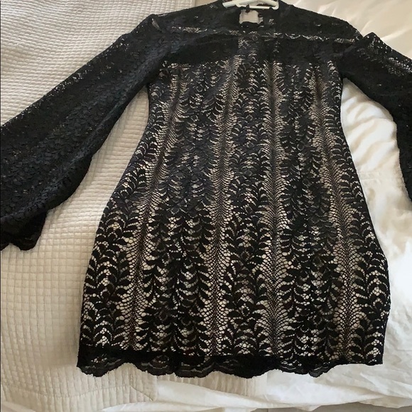 Delicate lace mini dress - Picture 2 of 4